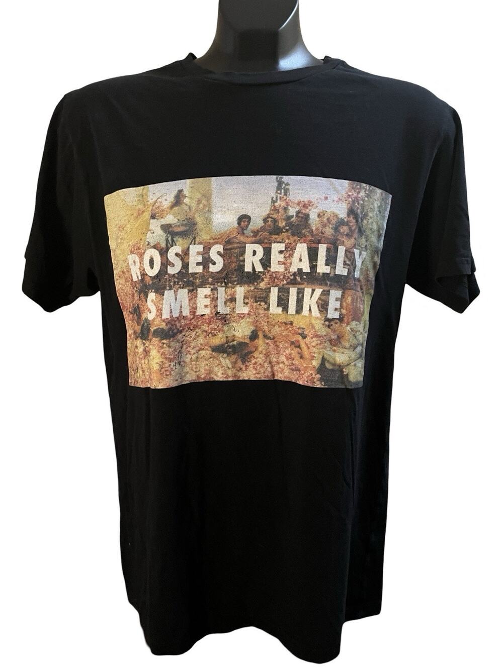 “Roses Really Smell Like” Graphic Tee – Size M